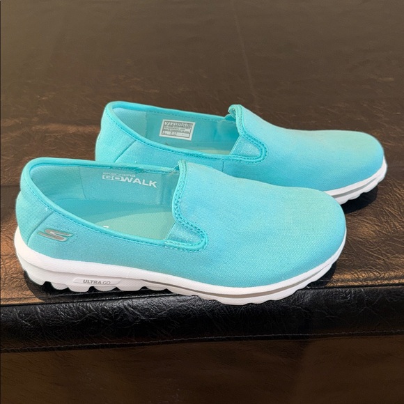 Skechers Turquoise Casual Slip-Ons, size 7 - Picture 5 of 10